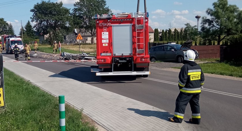 Wypadek w Dąbiu. Dwie osoby poszkodowane (ZDJECIA)