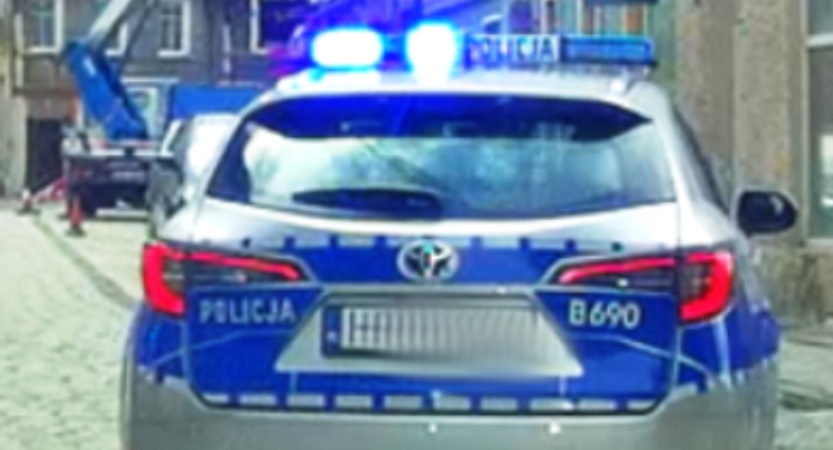 Zapłacił fałszywemu adwokatowi za uwolnienie syna z aresztu. Stracił pieniądze i kosztowności 
