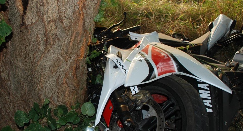 Nie żyje 17-letnia motocyklistka. Uderzyła w ...