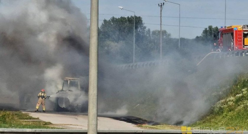 Strażacy walczyli z pożarami maszyn rolniczych. Straty to blisko pół miliona (FOTO) 