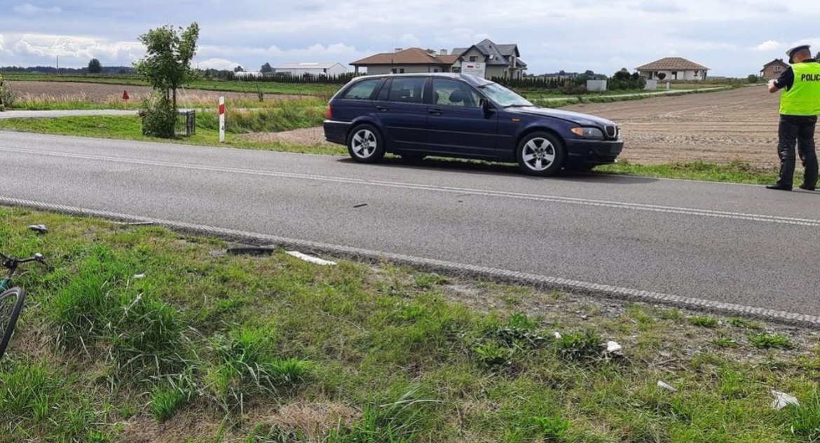 Śmierć na drodze. Osobówka uderzyła w rower 