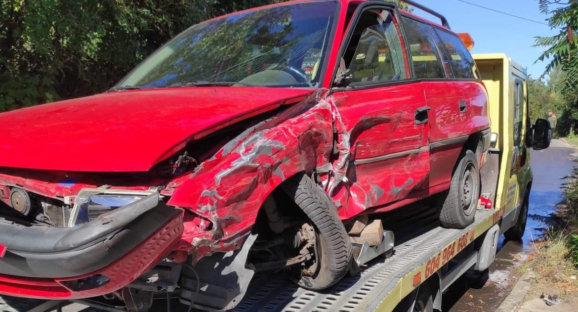 Wypadek w Wólce Poznańskiej koło Stoczka. Auto kompletnie rozbite 