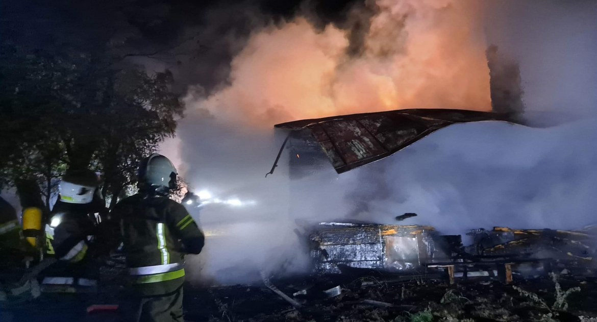 Pożar domu w Ciechominie. Cały budynek stanął w płomieniach (ZDJĘCIA)