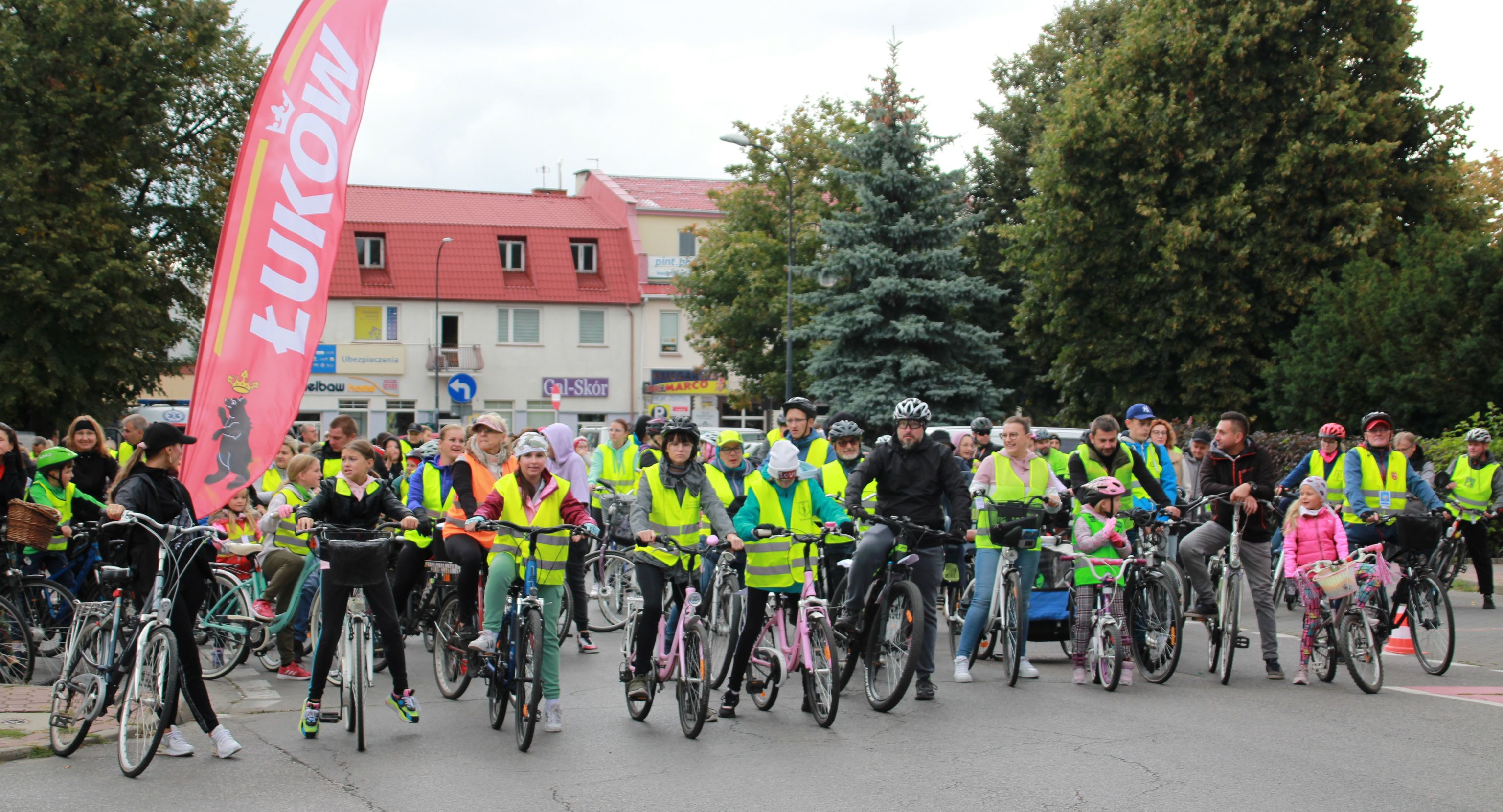 Bezpieczny peleton przejechał ulicami Łukowa  (WIDEO)