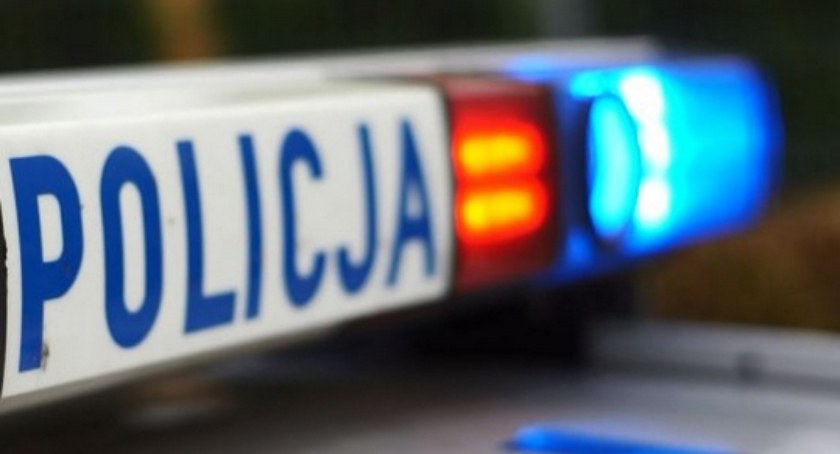 Kajakarze zauważyli dryfujące ciało w rzece 