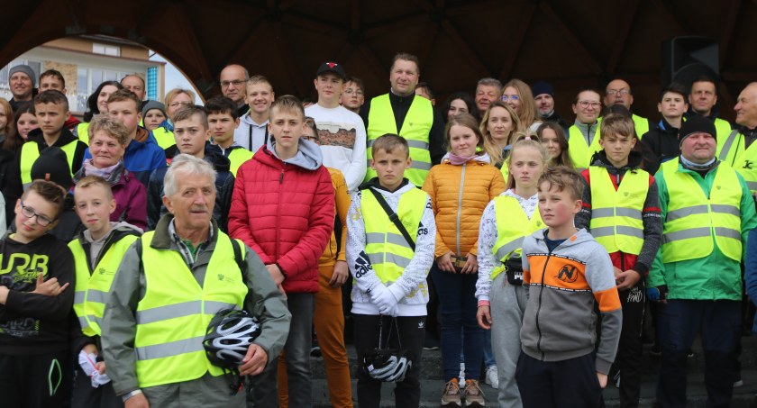 34 kilometry na rowerze by uczcić pomordowanych na Lubelszczyźnie. Minister Edukacji i Nauki w gminach Serokomla i  Adamów (WIDEO) 