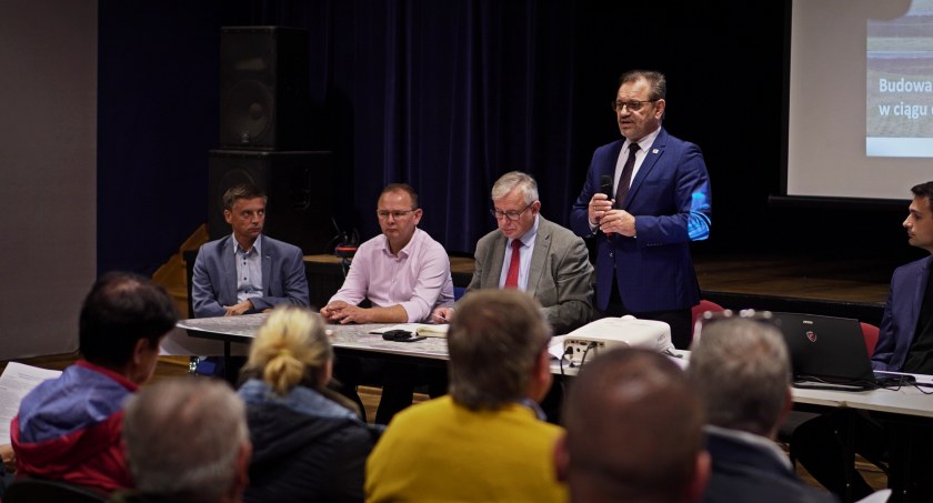 Duża obwodnica Łukowa.  Emocje na spotkaniu z projektantami. Mieszkańcy składają wnioski 