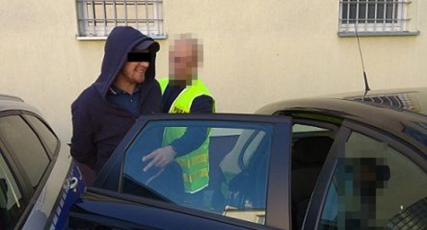 Pobili go bez powodu. W aucie poszkodowanego wybili szybę krzesłem (ZDJĘCIA)