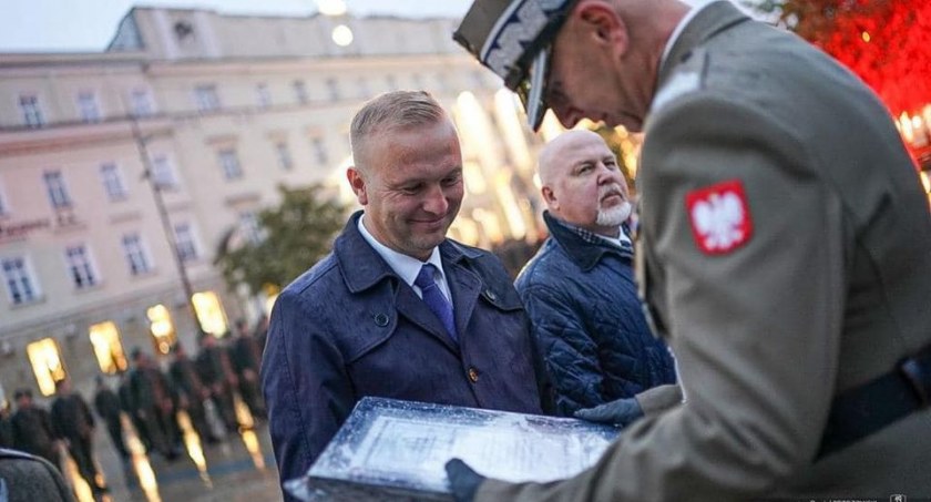 Wójt Karol Ponikowski odznaczony przez wojsko
