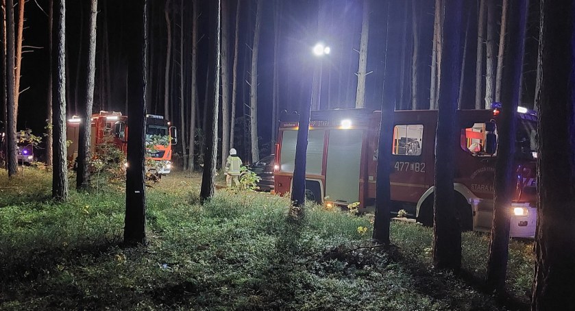 Strażacy ze Starej Huty pomagali w poszukiwaniach zaginionej 88- latki. Ktoś zauważył ślady butów
