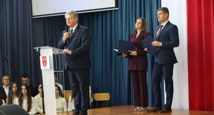 Nauczyciele z Powiatu Świętowali. Powiatowe Obchody Dnia Edukacji Narodowej w “Reymoncie”