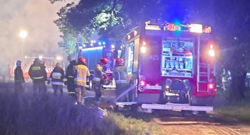 Paliła się naczepa ciężarówki. Kolizja w Dębowicy 