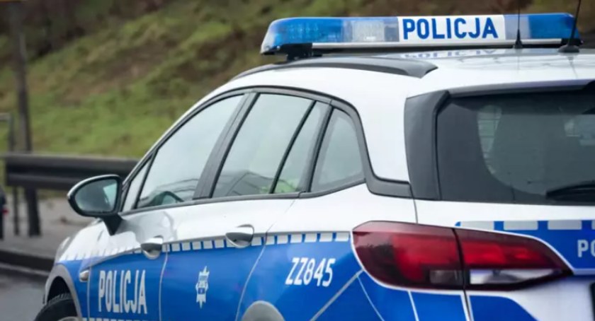 4 latka schowała się babci za zasłoną. Szukała jaj policja 