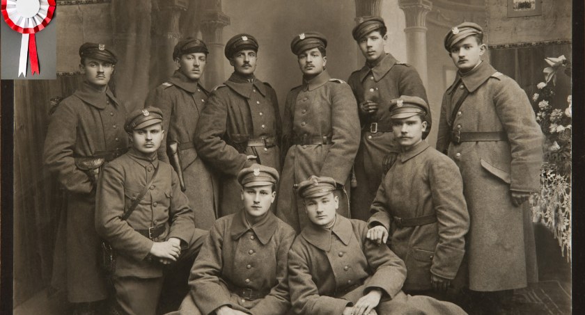 Święto Odzyskania Niepodległości z Muzeum Regionalnym w Łukowie - tworzymy kotyliony, czyli warsztaty w barwach biało-czerwonych