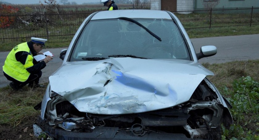 Pijany jechał do Warszawy. Doszło do zderzenia z Volkswagenem 