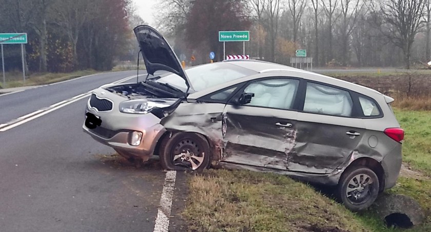 Zderzenie osobówek w Starej Prawdzie 