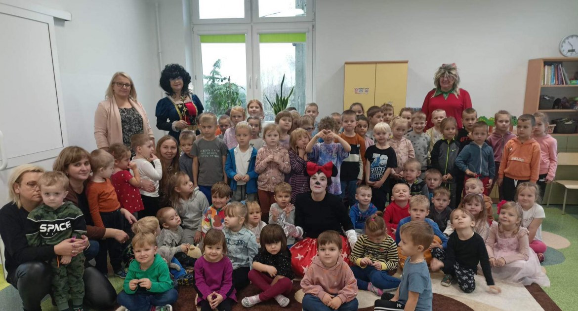 Bajkowe spotkanie w Szkole Podstawowej w Starych Kobiałkach 