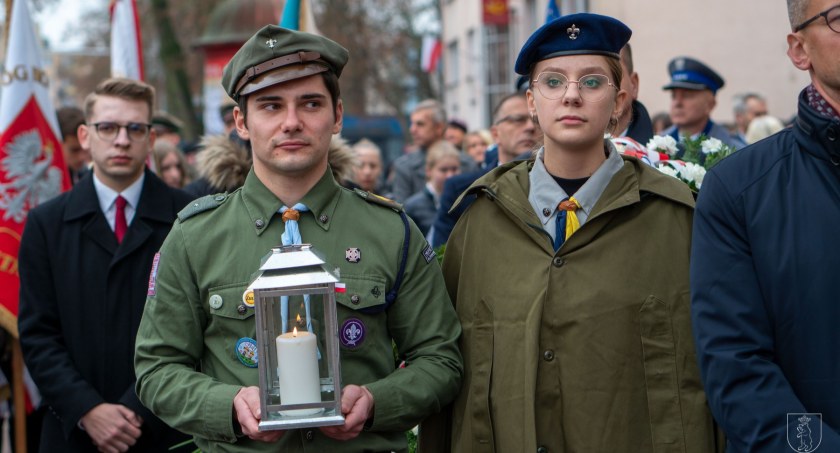 W Łukowie zapłonął ogień  niepodległości (ZDJĘCIA) 