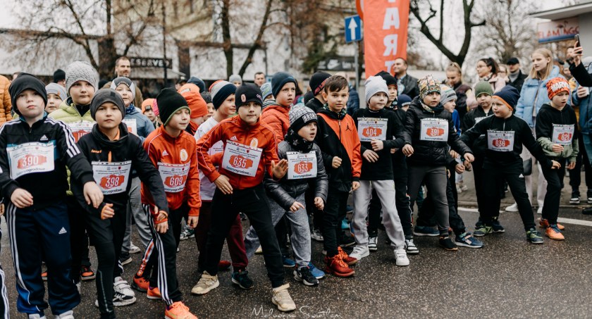Biegi 11 Listopada w Łukowie. Mamy wyniki i duuużo zdjęć (GALERIA) 