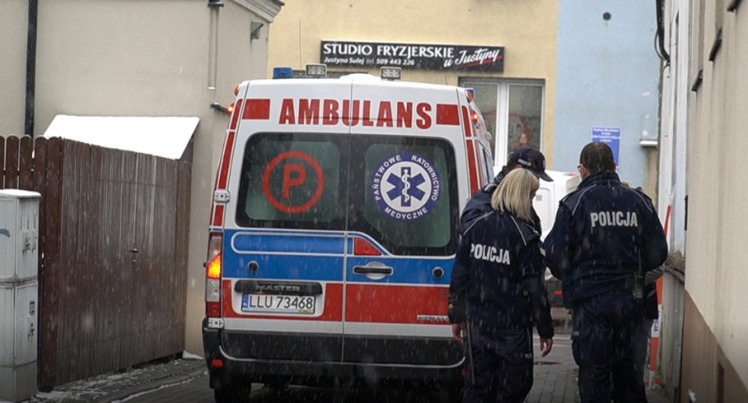 Atak nożownika w centrum Łukowa. Policjanci użyli broni palnej (WIDEO)