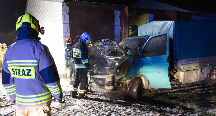  Volkswagen transporter zapalił się w stodole