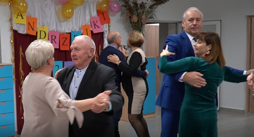Seniorzy z Gminy Wojcieszków bawili się na Balu Andrzejkowym 