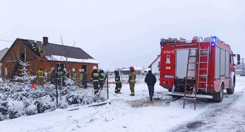 Szok! Właściciel miał rozpalić ognisko na poddaszu 