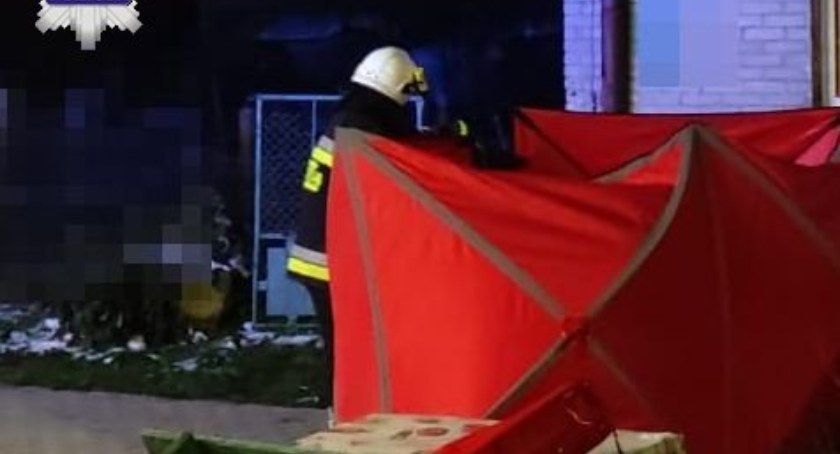 Czyścił komin i spadł z dachu. 45 - latek nie przeżył 