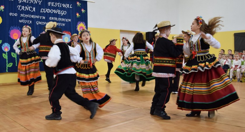 Dzieciaki z Gminy Stanin tańczą cudownie. Zwłaszcza ludowe pląsy (ZDJĘCIA)