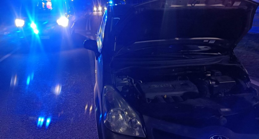 Kończą się utrudnienia na DK 76 w Dąbiu po kolizji dwóch aut