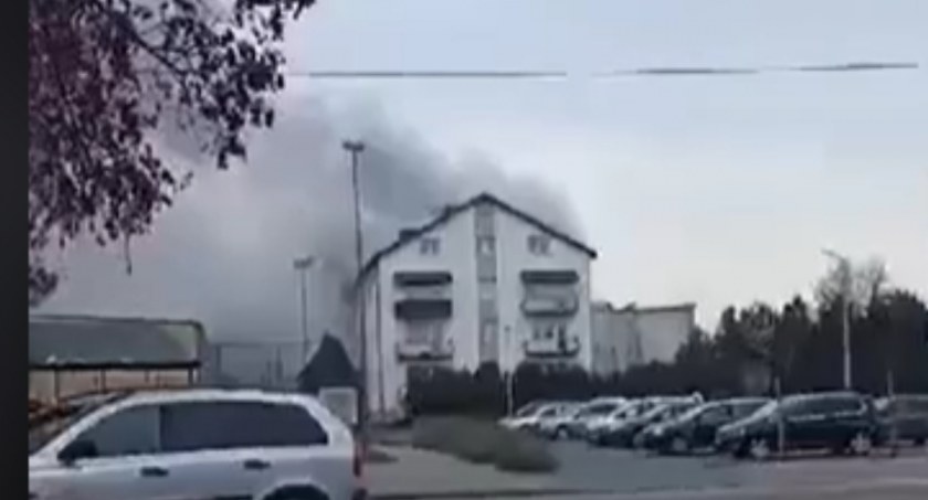 Pali się internat w Adamowie. Trwa ewakuacja dzieci z Domu Dziecka 