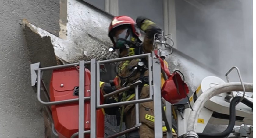 Pożar Domu Dziecka w Adamowie opanowany. Pomieszczenia na II piętrze całkowicie zniszczone (WIDEO)