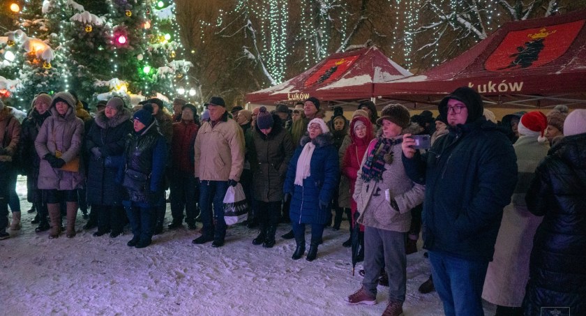 Wigilia w Łukowie. Mieszkańcy podzielili się opłatkiem  (GALERIA)