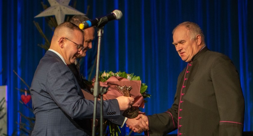Ks. Andrzej Kieliszek i prezes Zofia Przeździak ze Złotymi Niedźwiedziami! Kto jeszcze? (ZDJĘCIA)