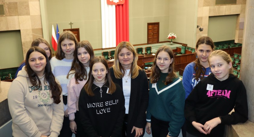 Młodzież z Zespołu Szkół w Gołąbkach zwiedzała Parlament 