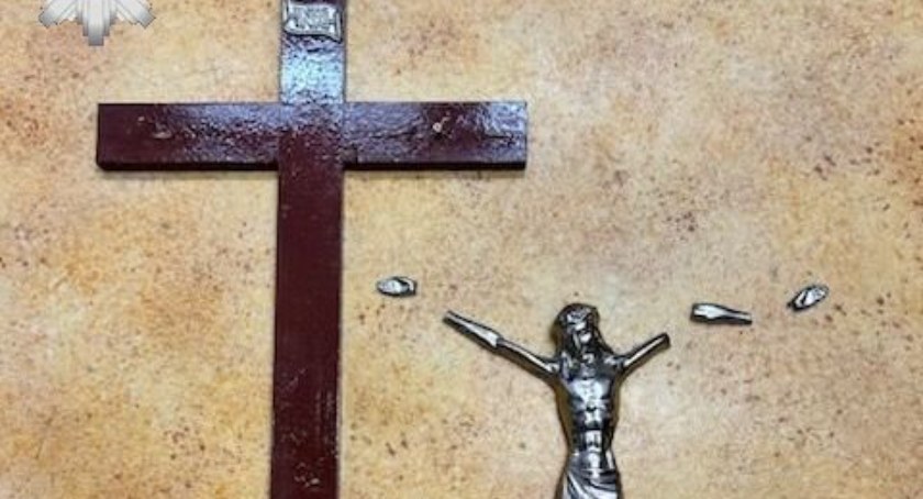 Zatrzymani za kradzież i uszkodzenie krzyża