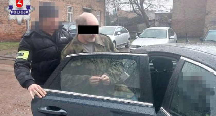 Zatrzymany 45-latek poszukiwany listem gończym. Znęcał się nad matką 