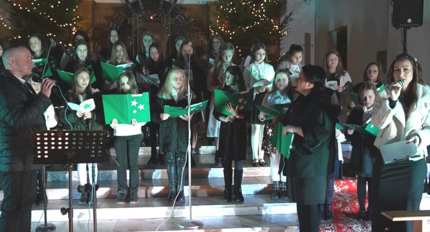 Przepiękny Koncert Kolęd w kościele św. Trójcy w Staninie (WIDEO)
