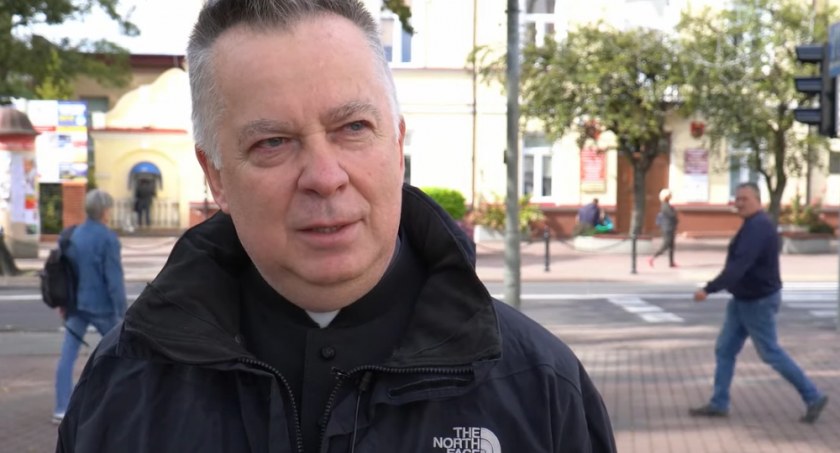 Do Łukowa przyjedzie Biskup Kazimierz Gurda. Poświeci Krzyż Misyjny na Placu Narutowicza 