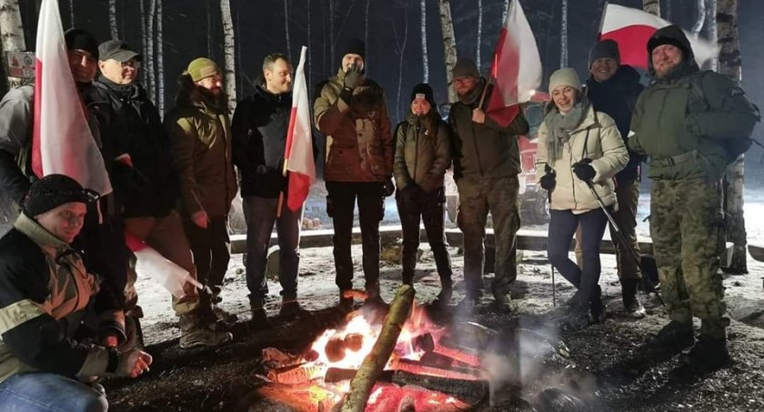 Rajd śladami ks. Brzóski. Pokonali nocą po lesie 25 kilometrów (ZDJĘCIA)