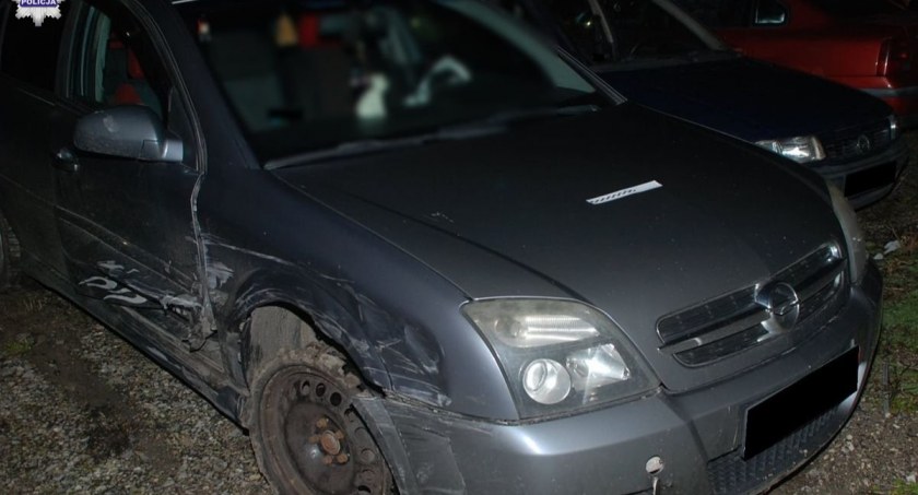 Pijany spowodował kolizję i uciekł. Dodatkowo miał aktualny zakaz kierowania pojazdami