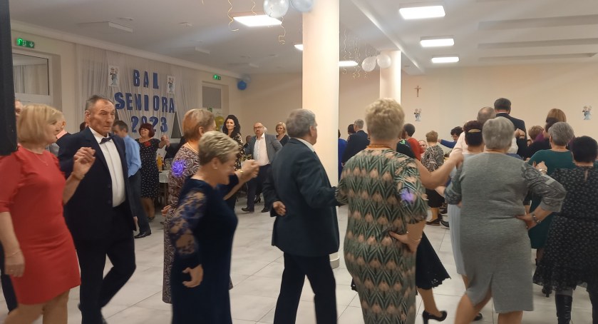 Seniorzy z Gminy Stoczek bawili się na Balu w Jedlance (ZDJĘCIA) 