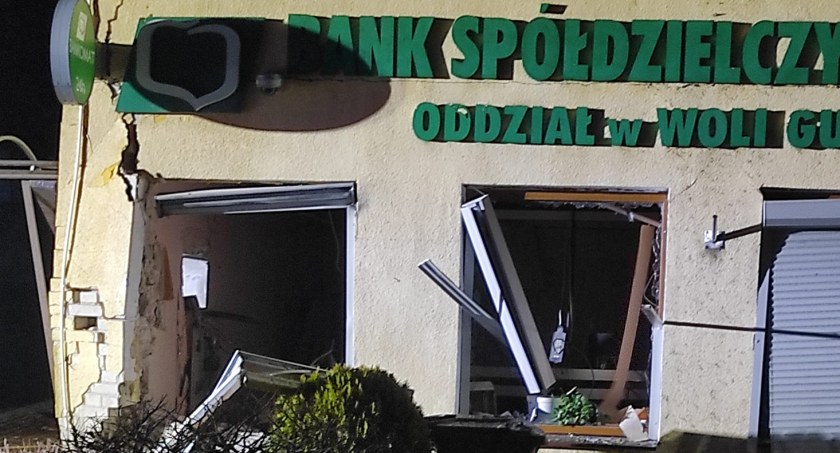 Straż Pożarna: Doszło do wysadzenia bankomatu (ZDJĘCIA)
