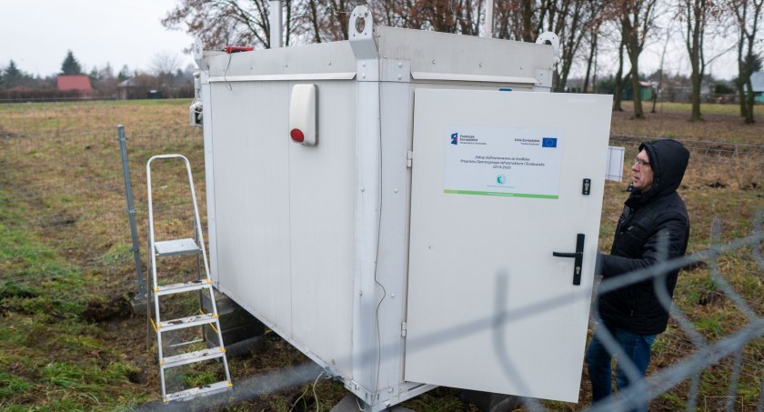 Nowa stacja  monitorująca jakość powietrza w Łukowie. A co ze smogiem?