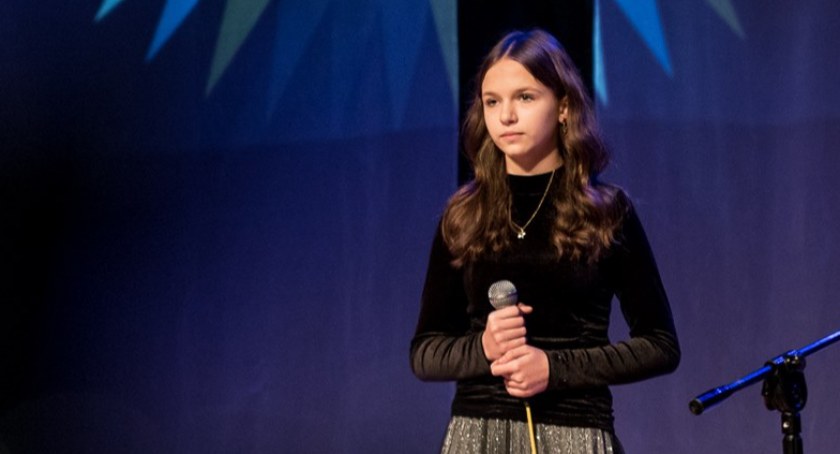 Oliwia Gręzak z ŁOK wygrywa kolejne ogólnopolskie konkursy kolędowe  (WIDEO)