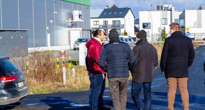 Na ul. Kresów Wschodnich w Łukowie będzie nowy asfalt. Drogbud wchodzi na plac budowy 