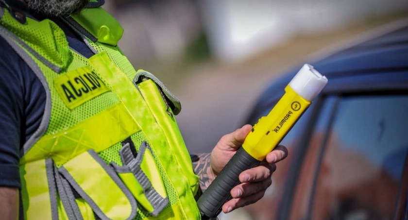 37-latka jechała pijana. Podczas kontroli podała się za swoją siostrę 