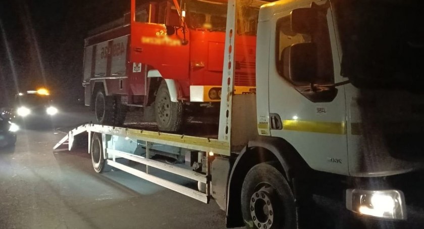 Jeździł wozem strażackim bez uprawnień. Woził pijanych kolegów