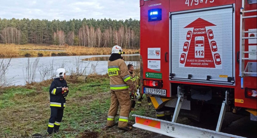 W Burcu trzeba było ewakuować dzieci z autobusu. Duże zadymienie (NASZ NEWS) 