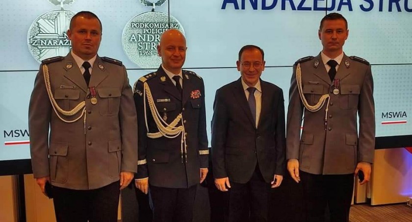 Medal dla Policjantów z Łukowa. W grudniu uratowali mężczyznę z pożaru! 